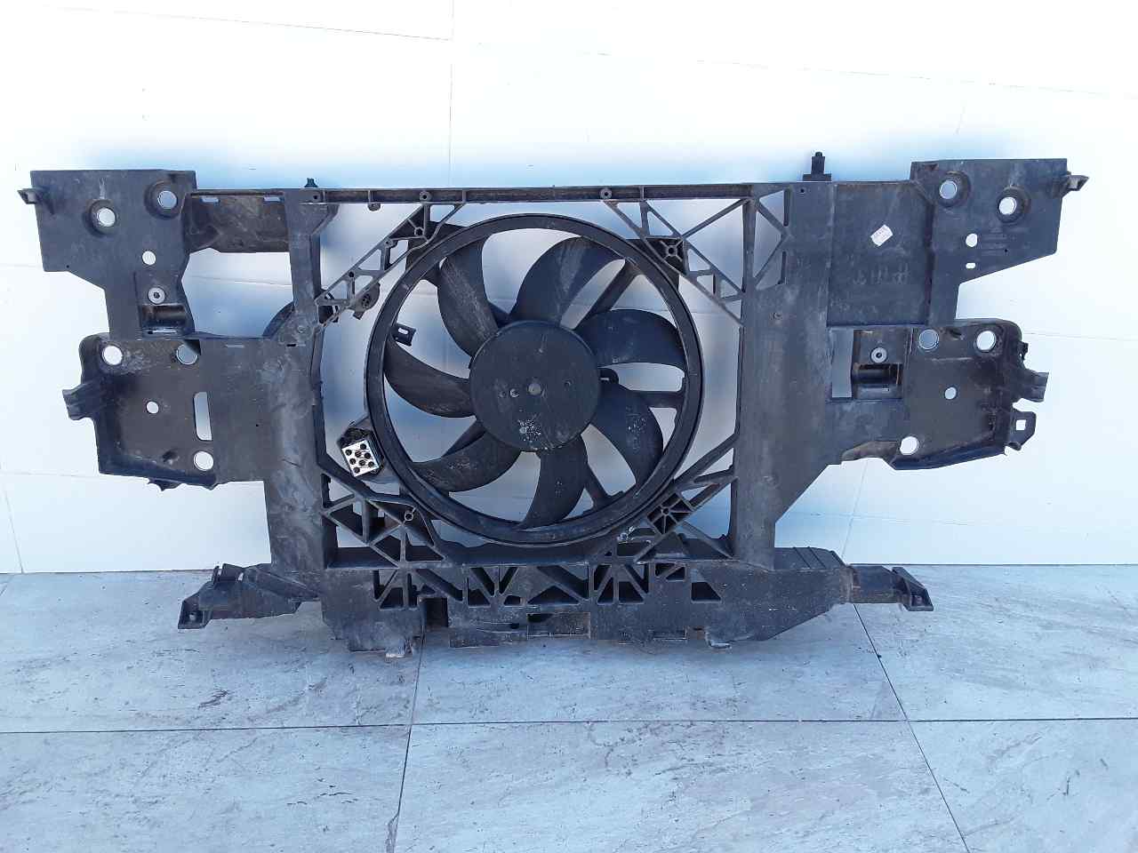 Panel frontal