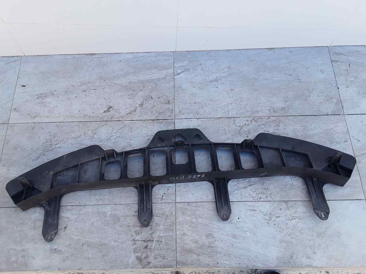 Moldura paragolpe delantera
