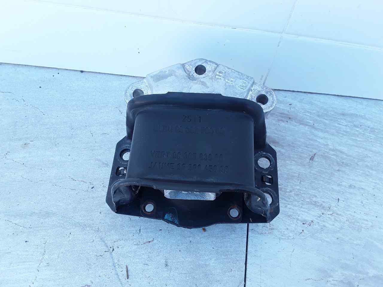 Soporte motor derecho