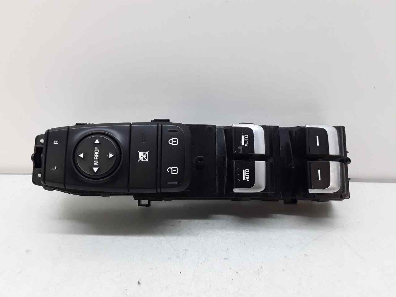 Front left window switch, photo 1 of 4