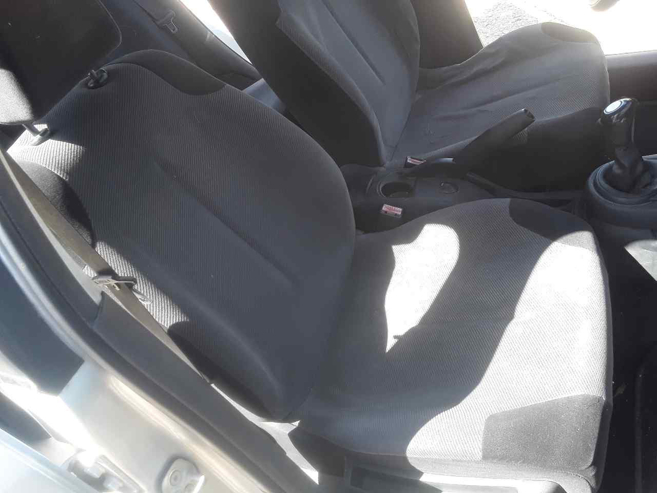 Asiento delantero derecho