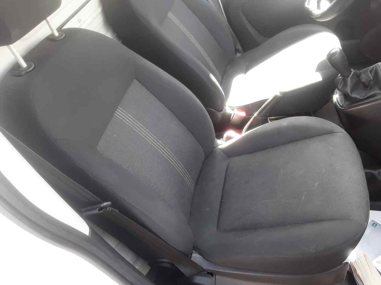 Asiento delantero derecho