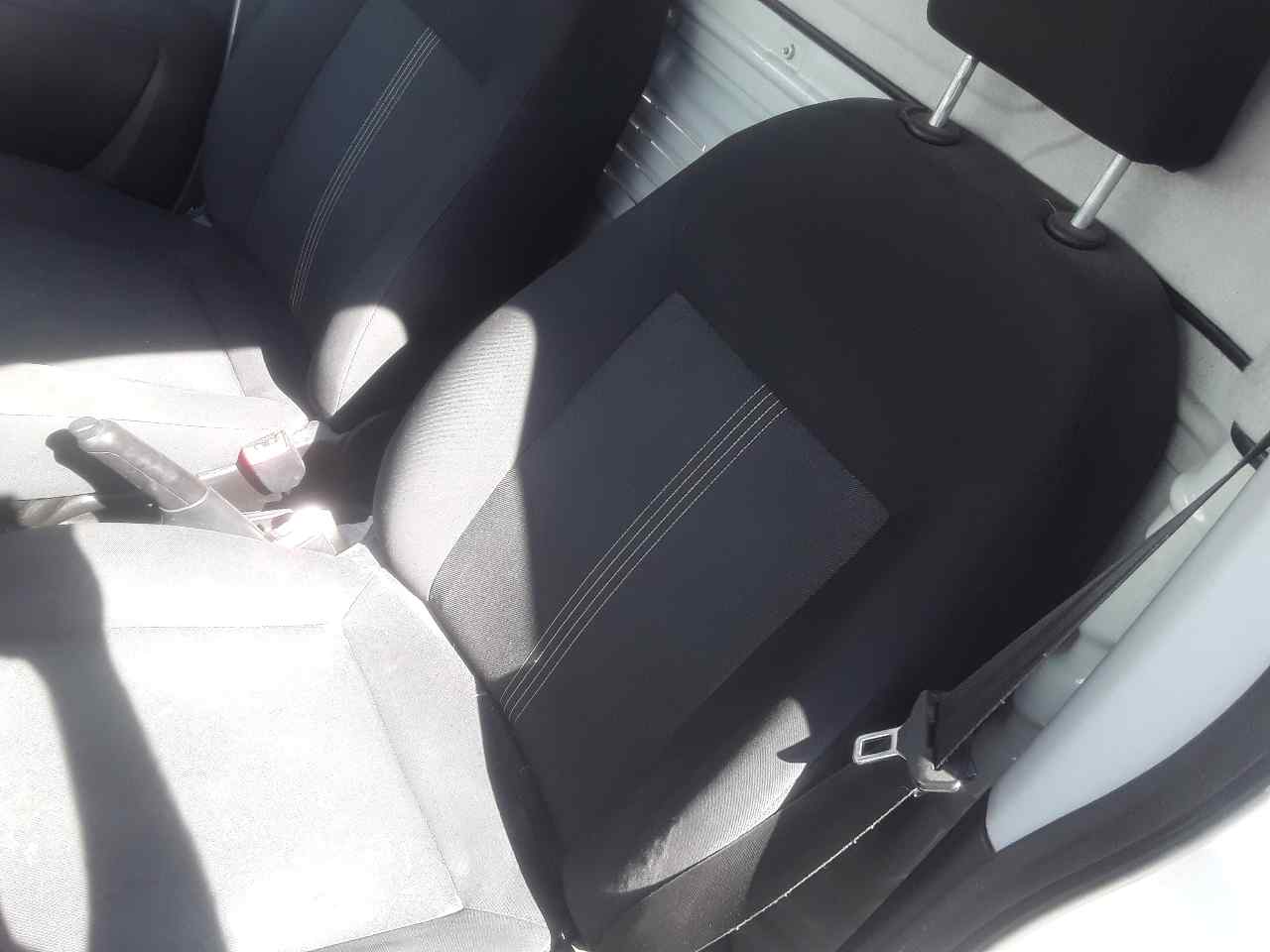 Asiento delantero izquierdo
