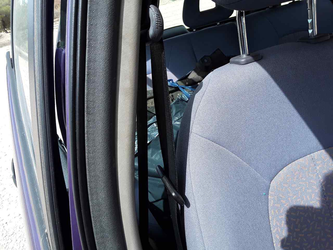 Cinturon seguridad delantero derecho