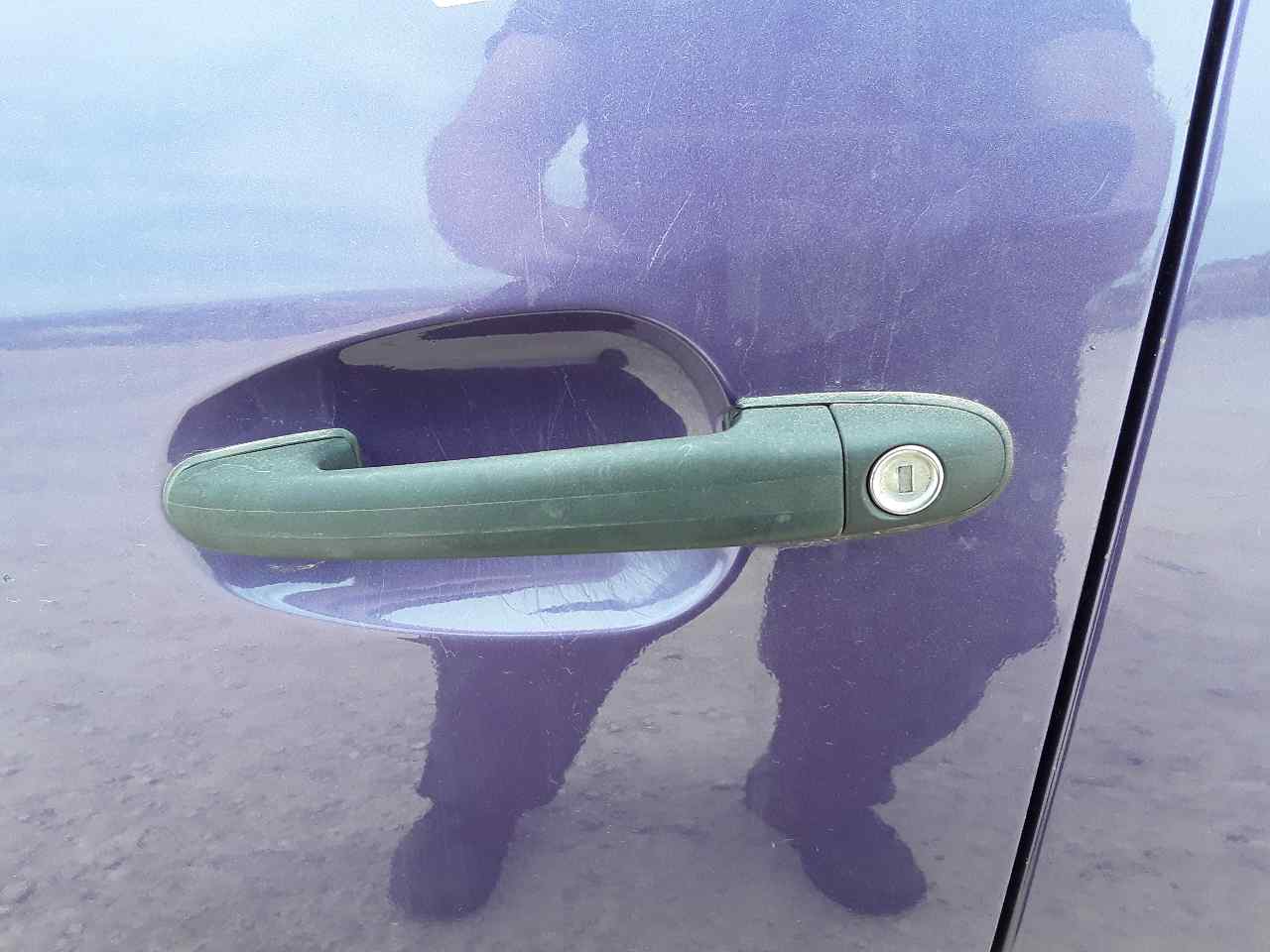 Maneta exterior delantera izquierda