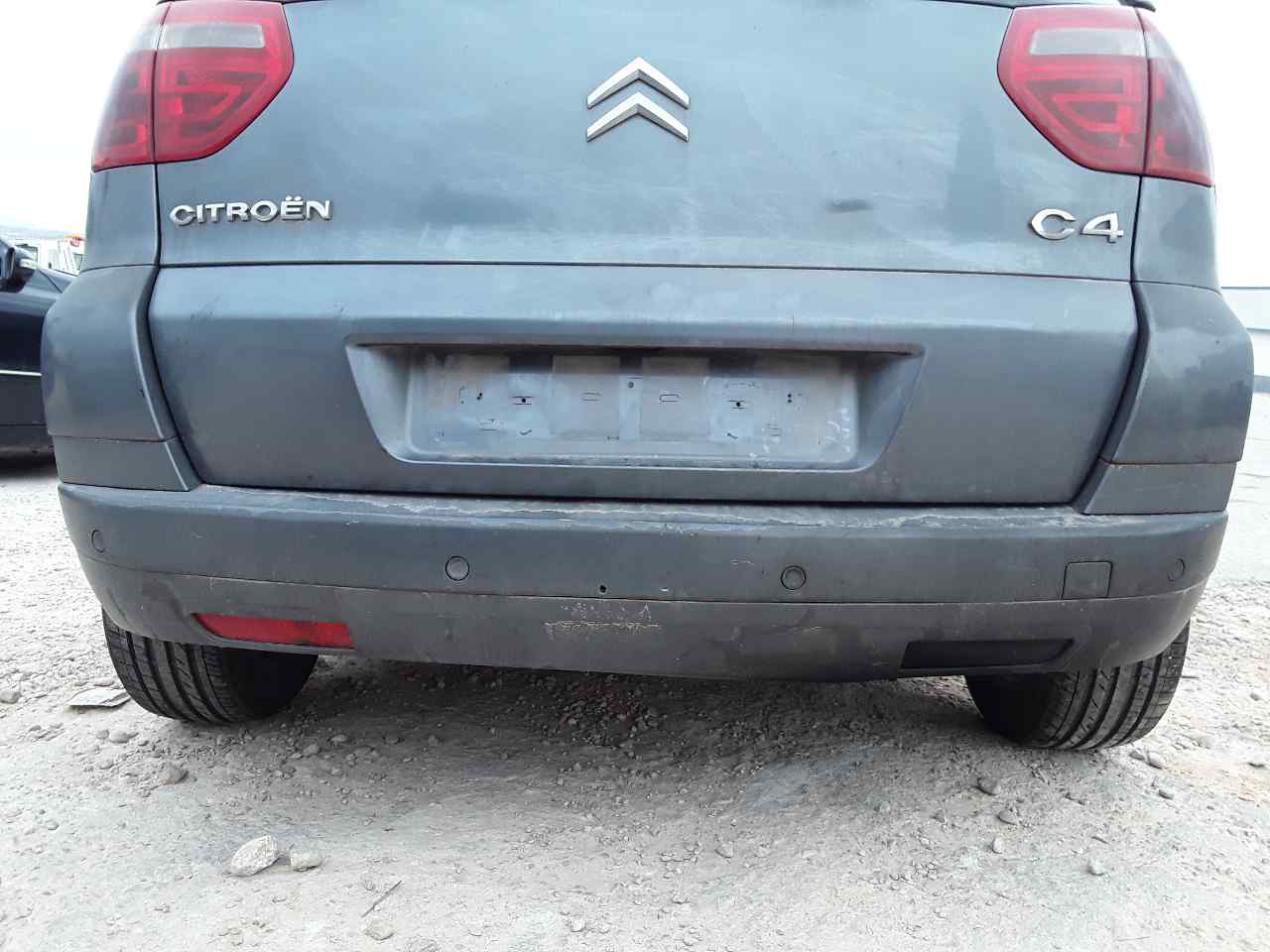 Paragolpes trasero