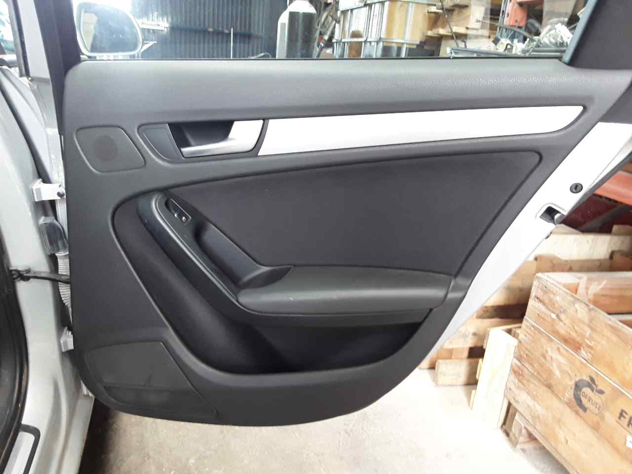 Rear right door trim, photo 1 of 1