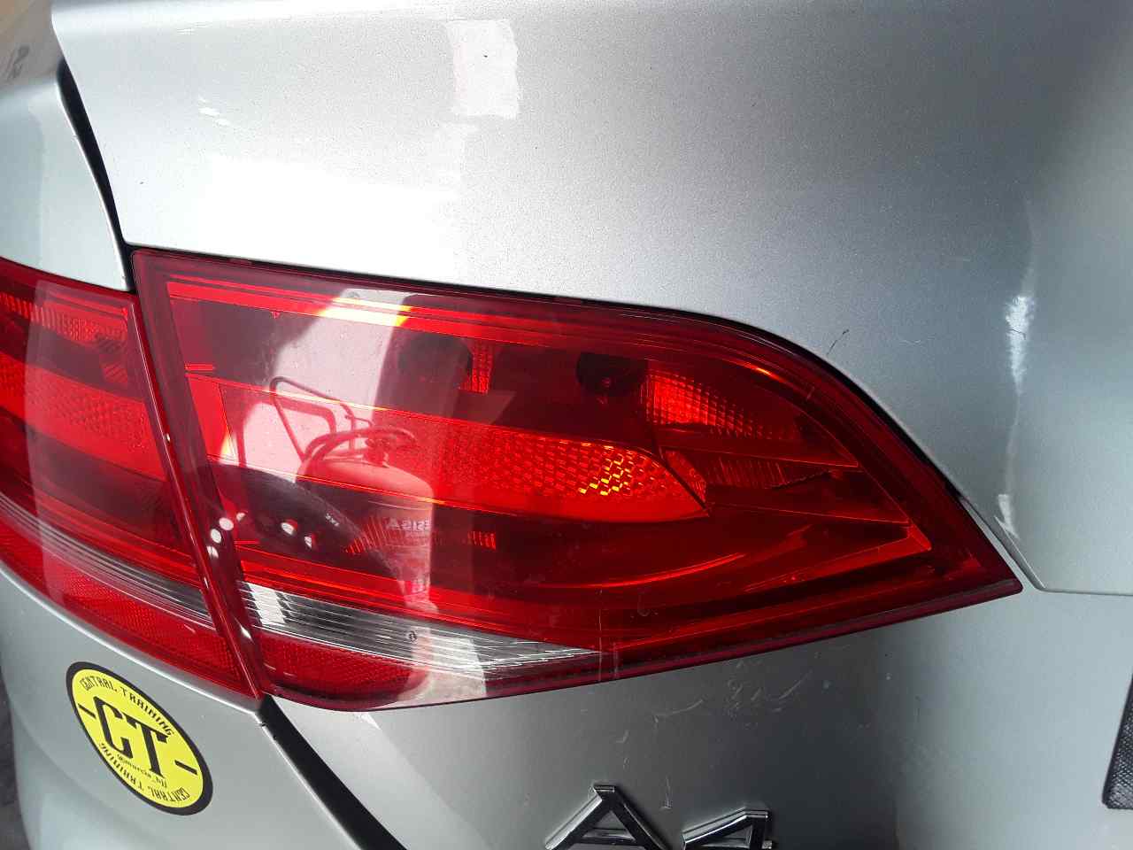 Luz traseira esquerda interior, foto 1 de 4