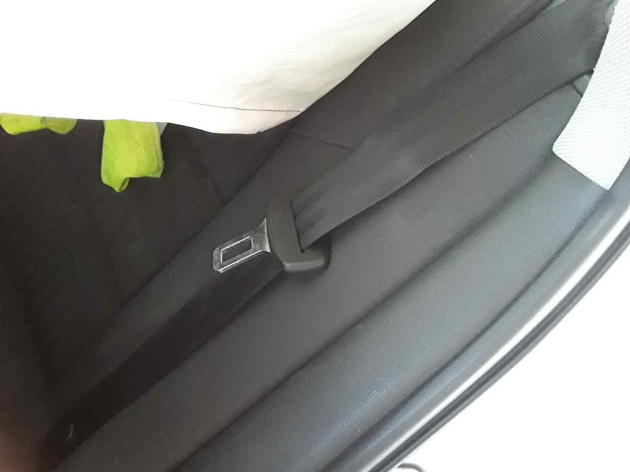 Cinturon seguridad trasero izquierdo