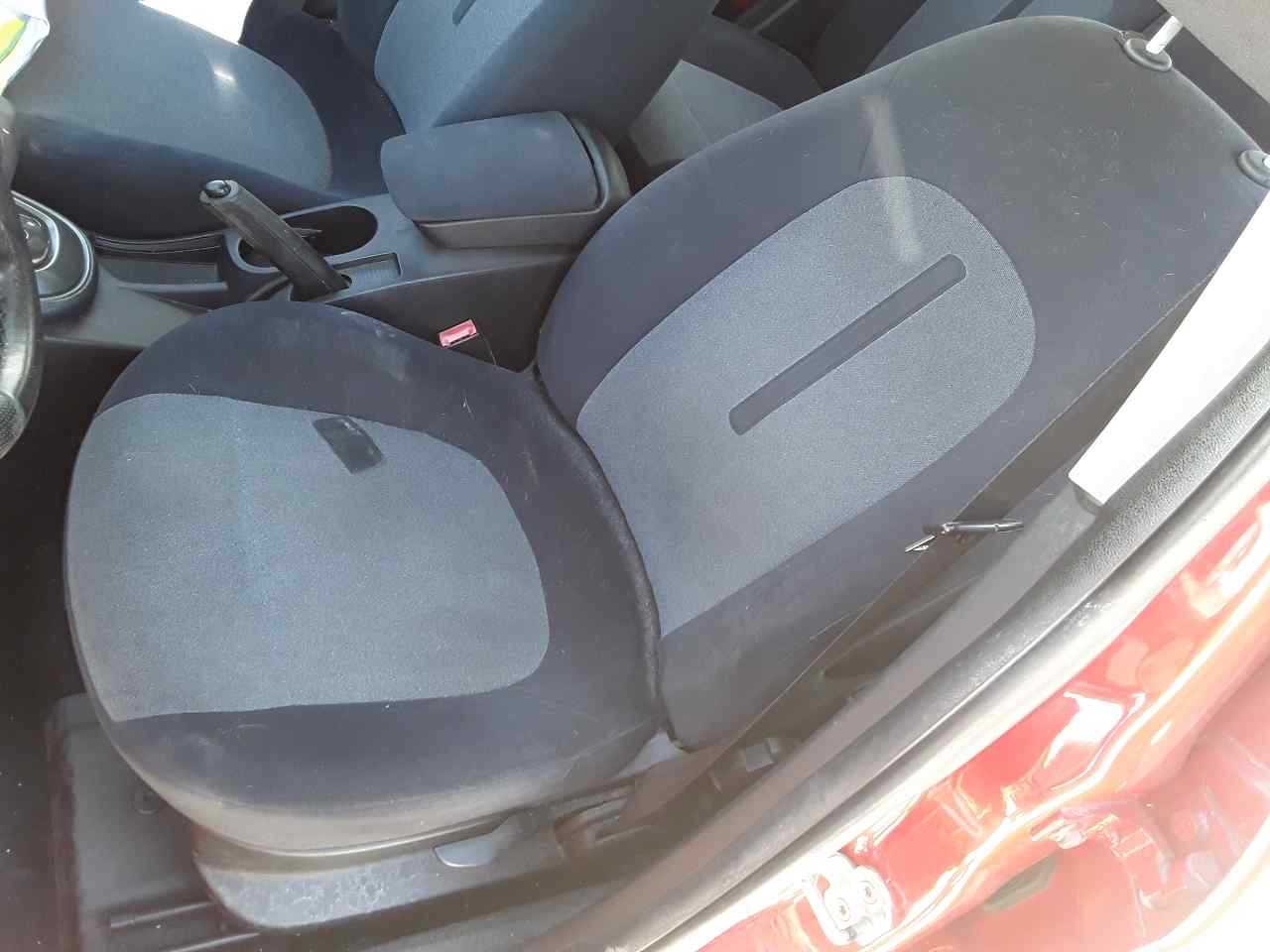 Asiento delantero izquierdo, foto 1 de 1
