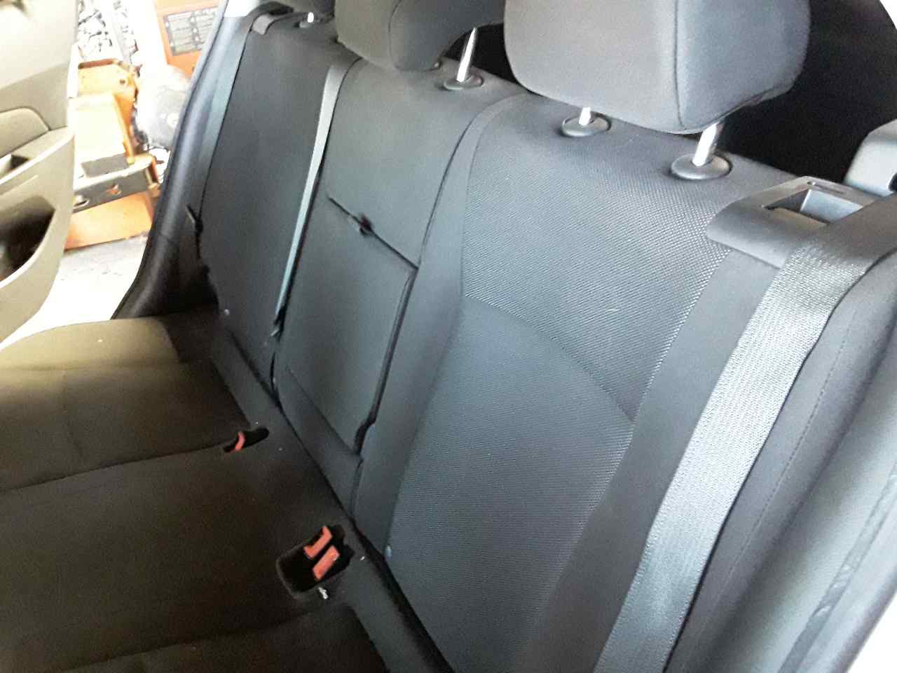 Asientos traseros, foto 1 de 2