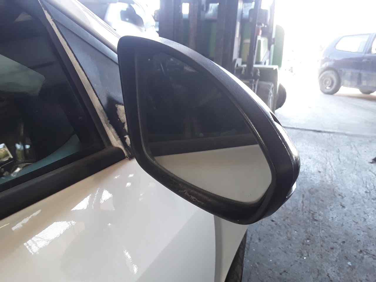 Retrovisor derecho, foto 1 de 3
