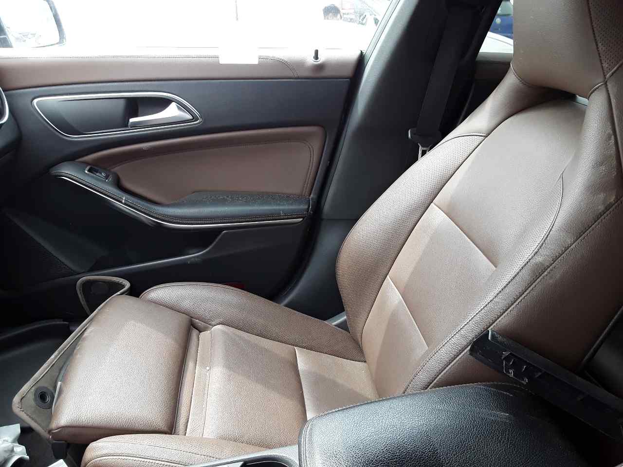 Asiento delantero derecho, foto 1 de 3