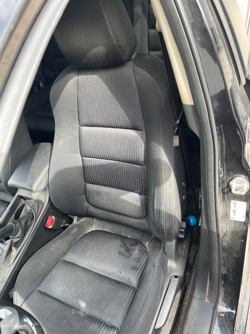 Asiento delantero izquierdo