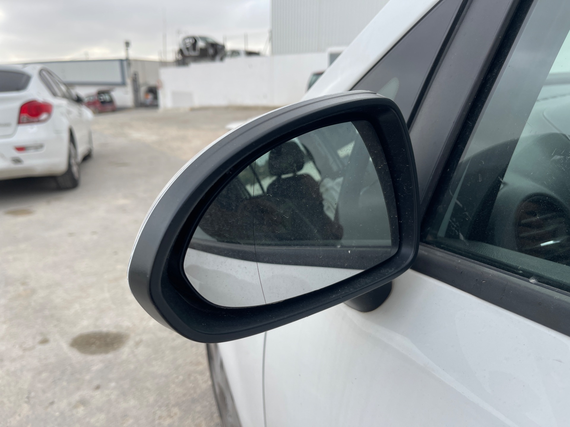 Retrovisor izquierdo