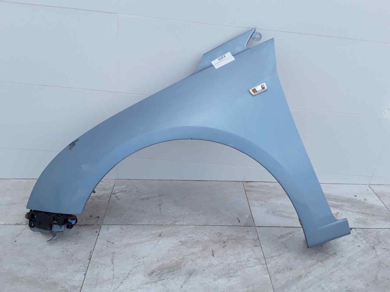 Front left wing, photo 1 of 5