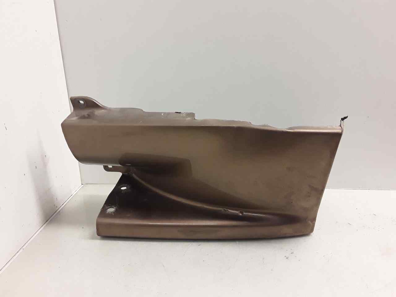 Faldon lateral