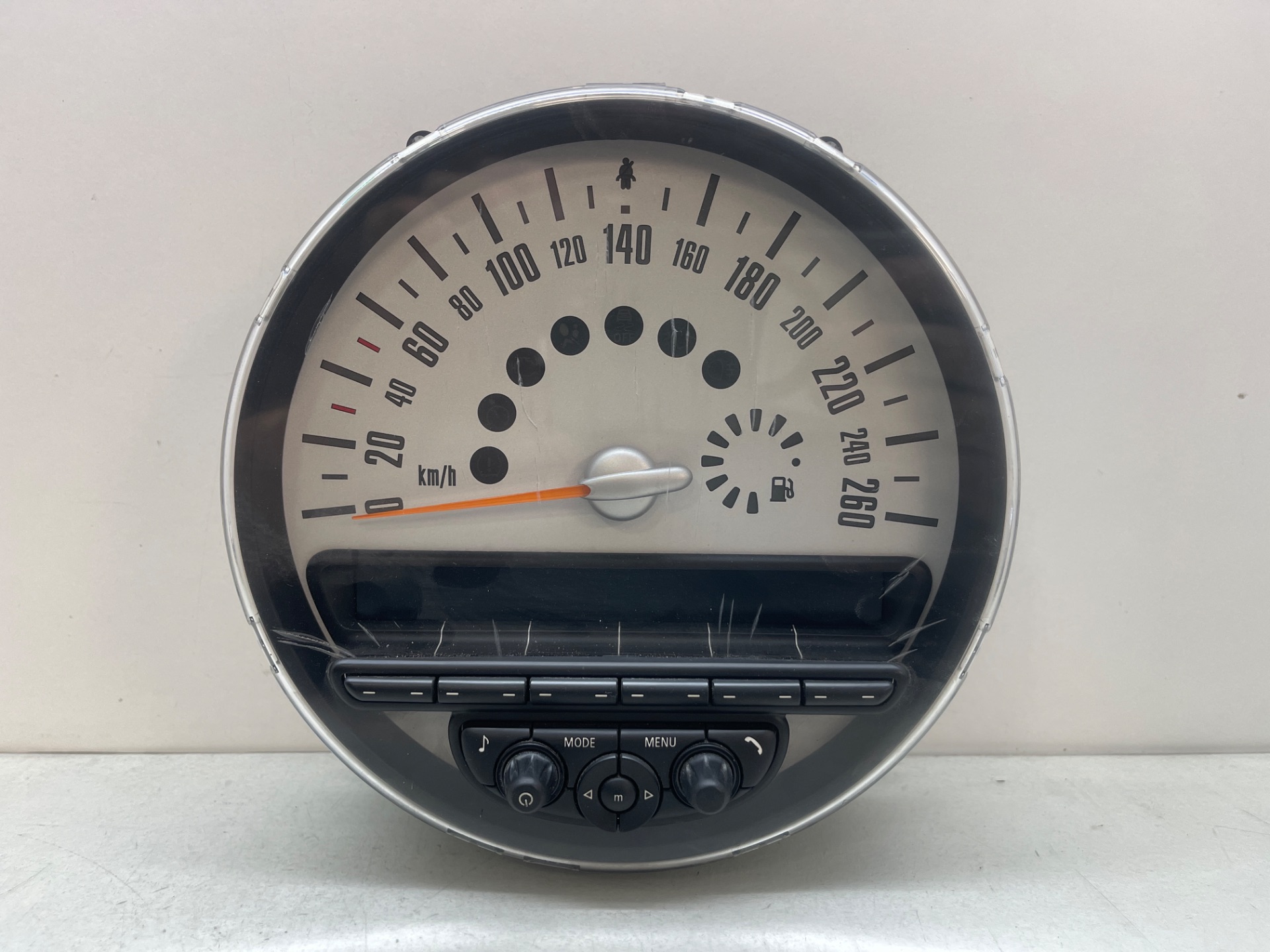 Instrument cluster, photo 1 of 6