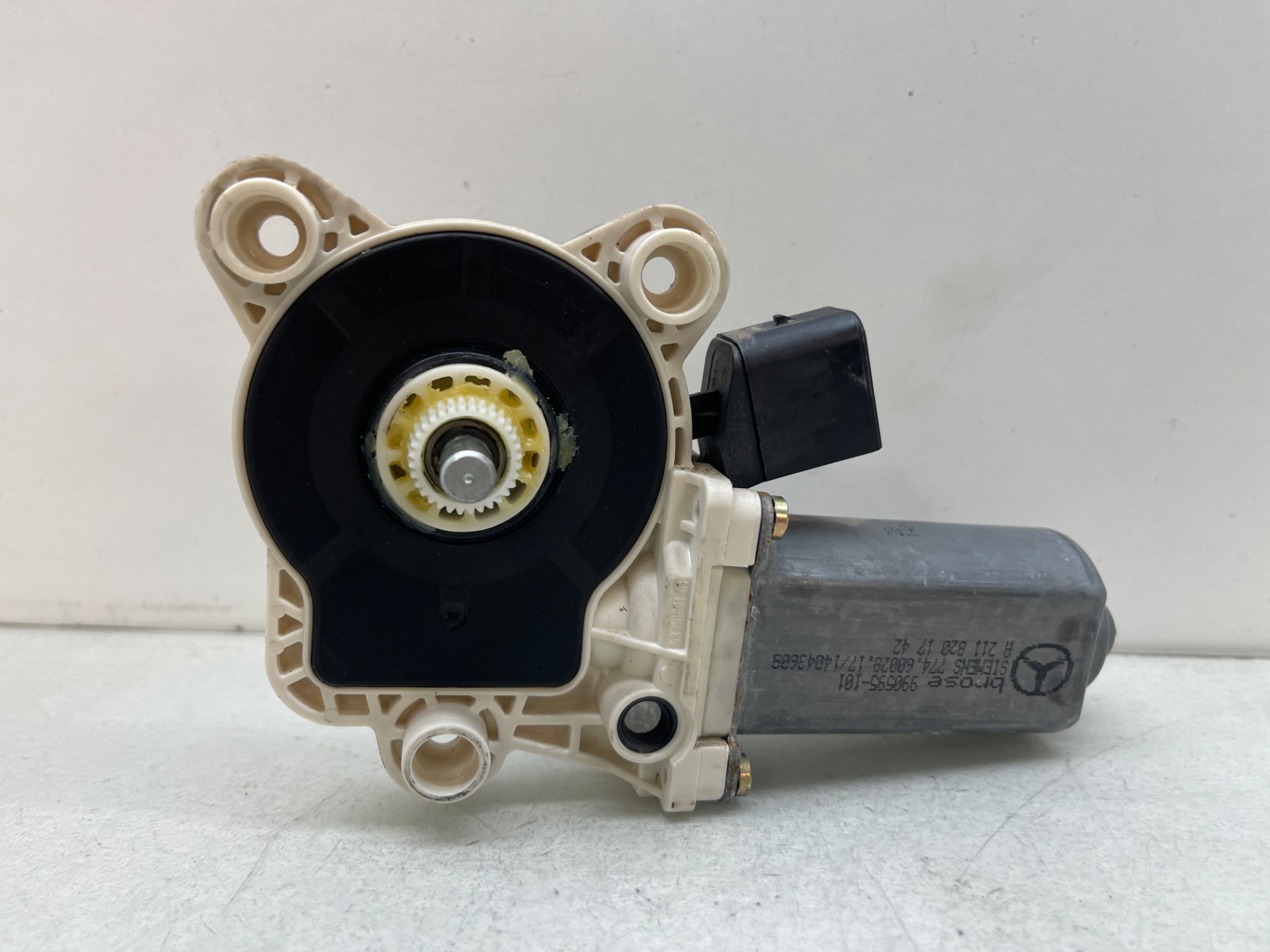 Motor elevalunas delantero derecho