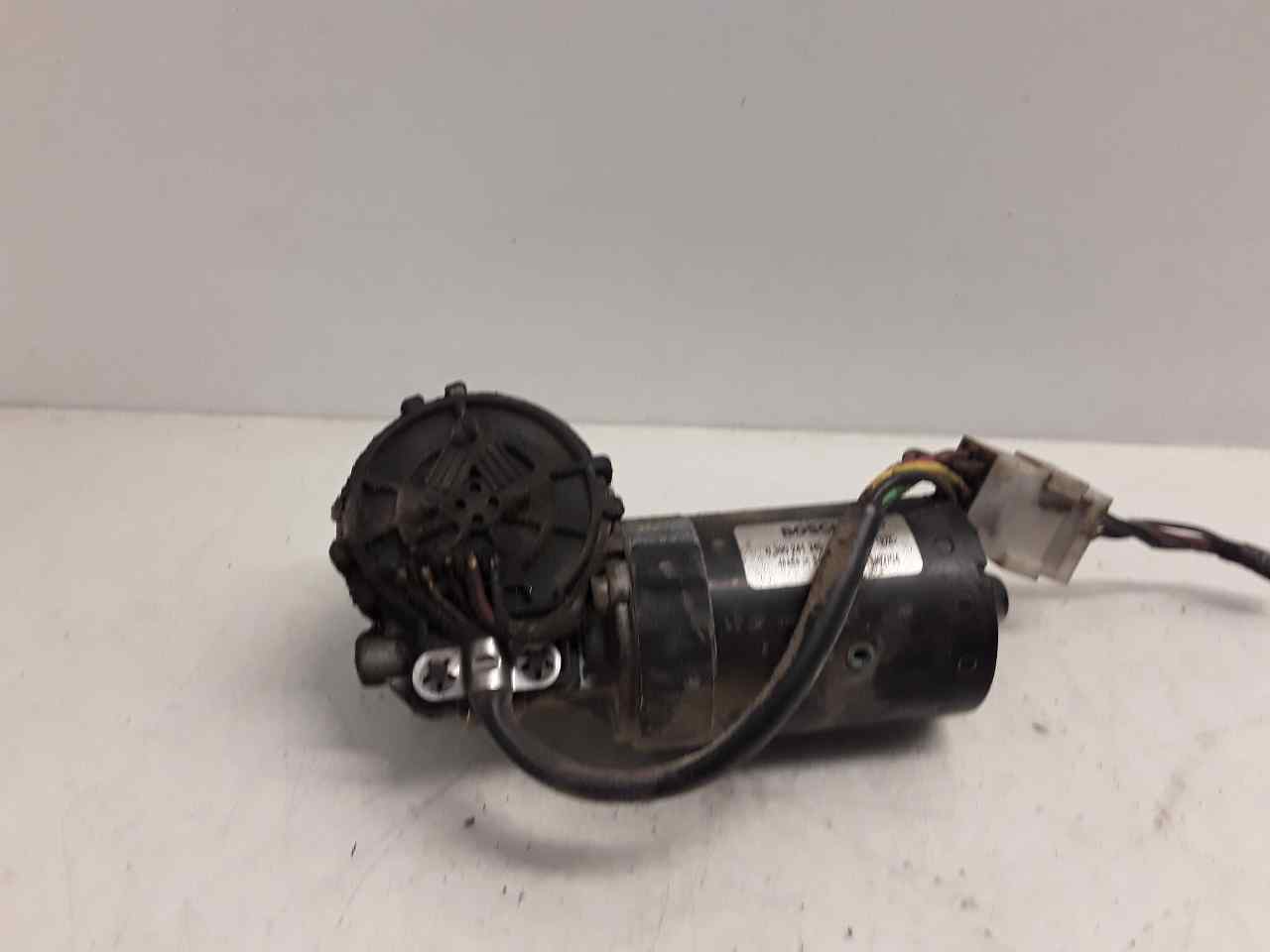Motor limpia delantero