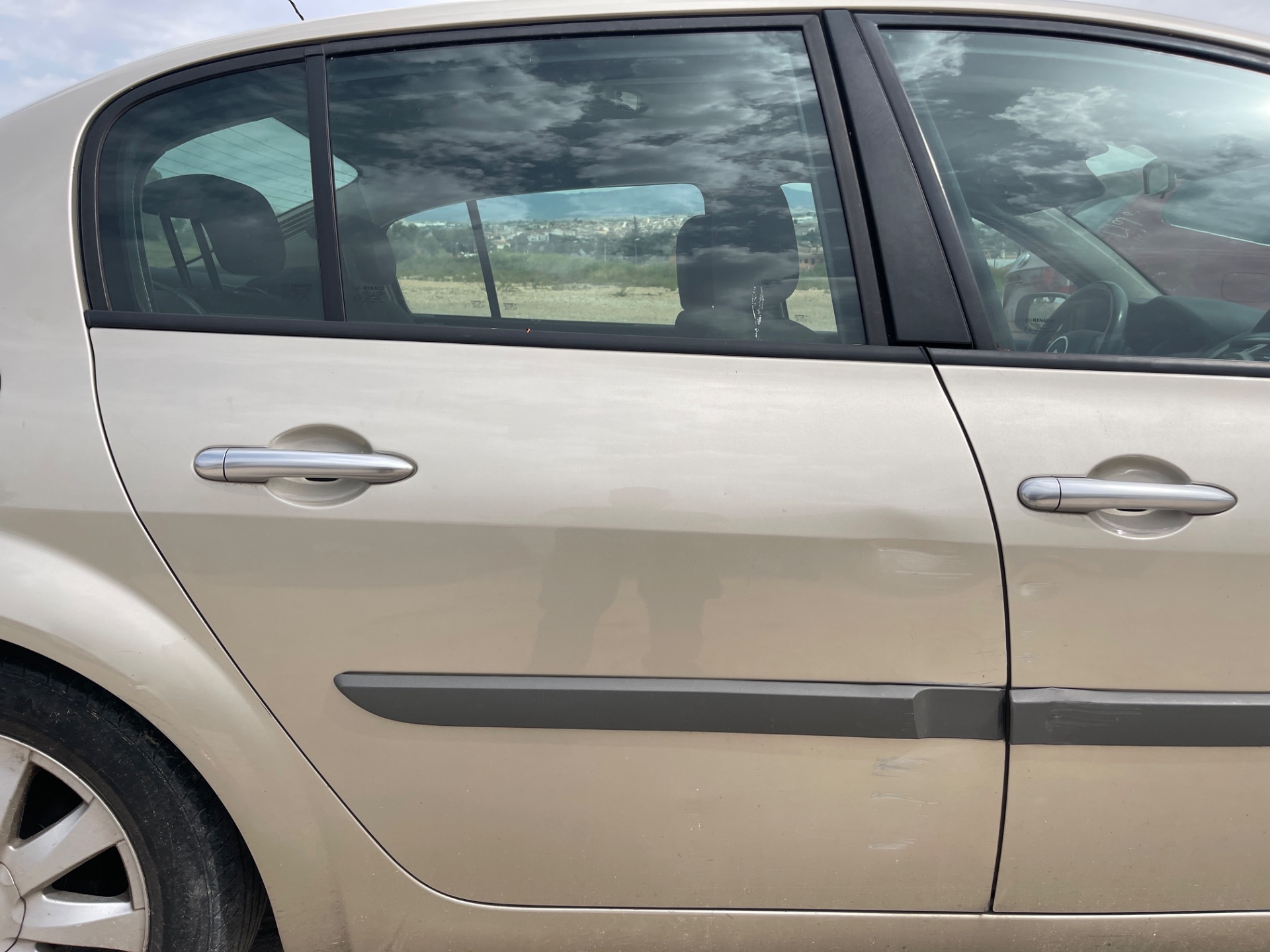 Puerta trasera derecha