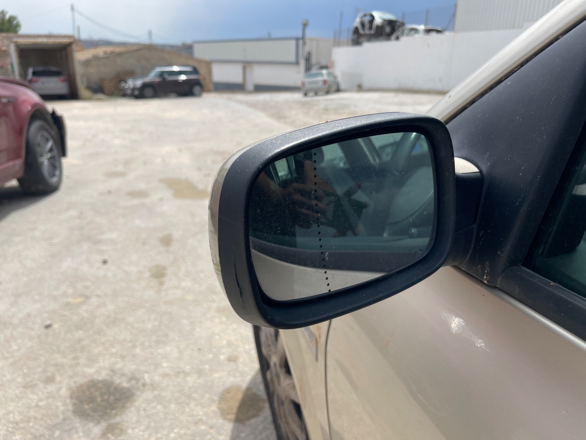 Retrovisor izquierdo