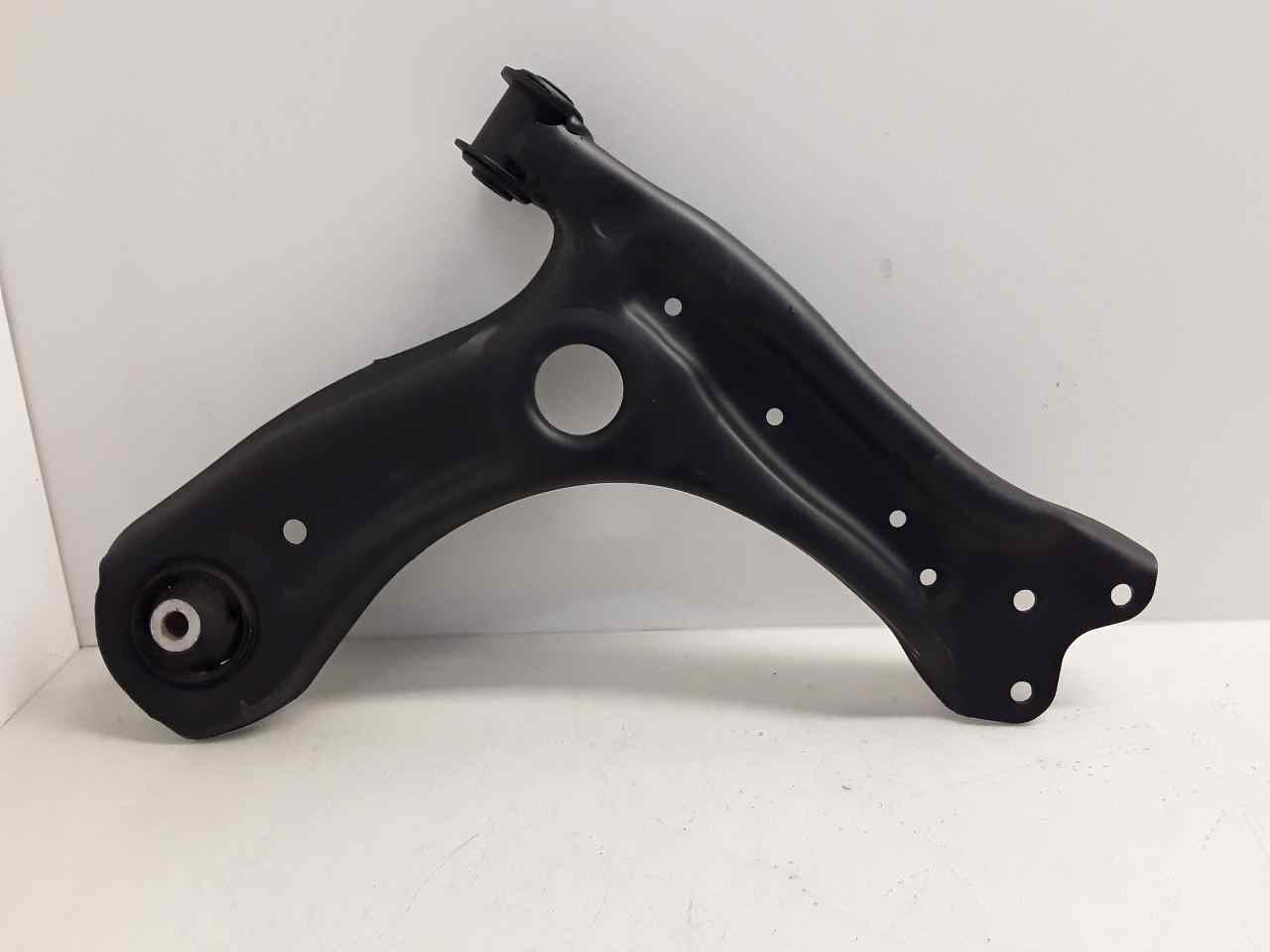 Brazo suspension delantero derecho