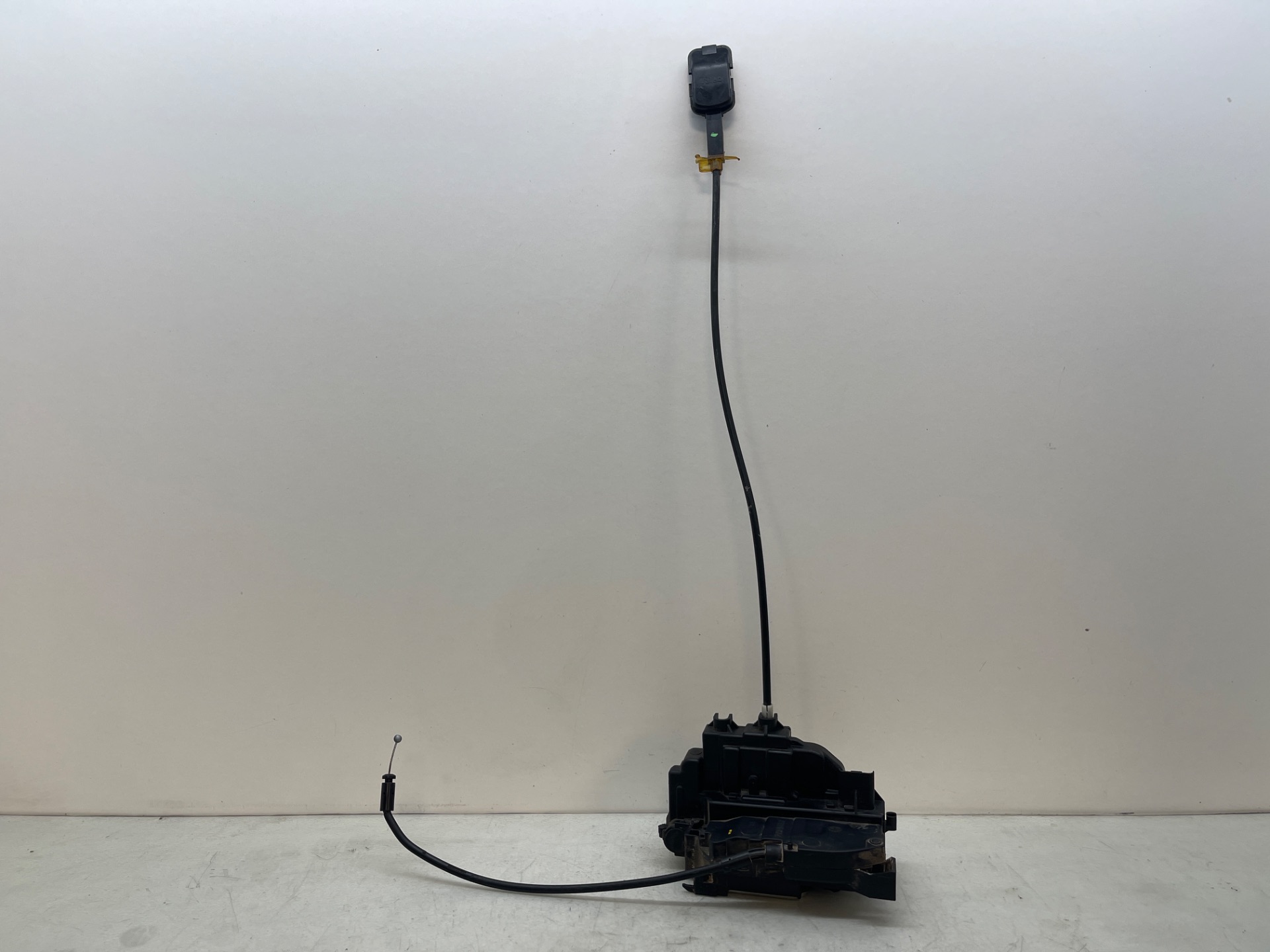 Cerradura puerta delantera derecha