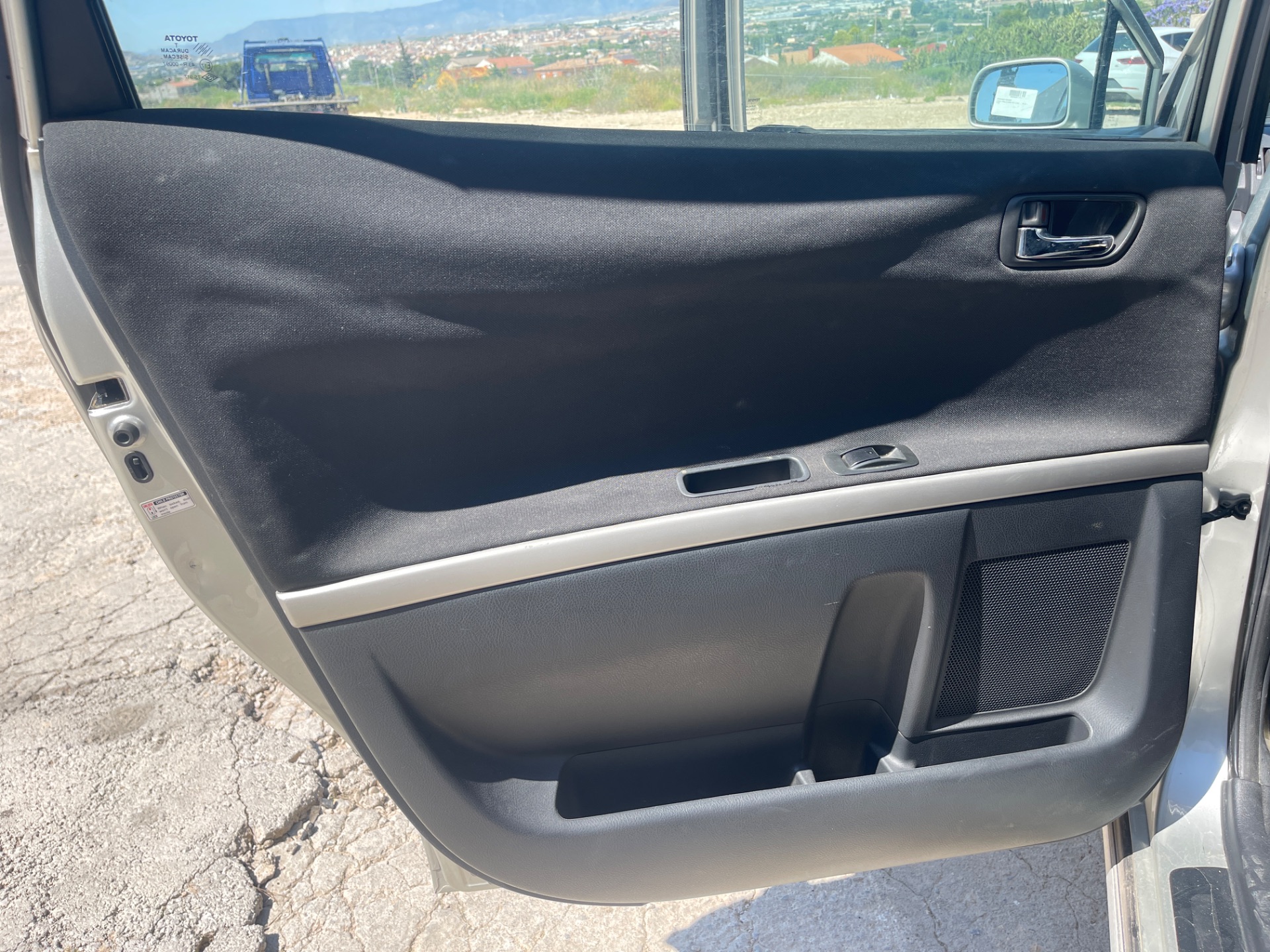 Guarnecido puerta trasera izquierda