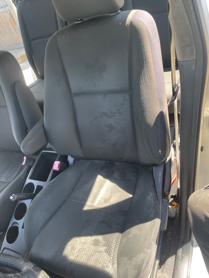 Asiento delantero izquierdo