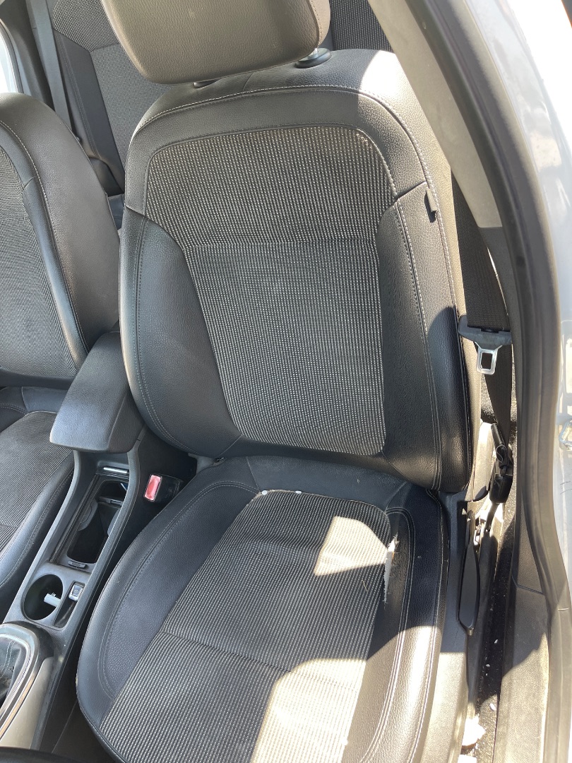 Asiento delantero izquierdo