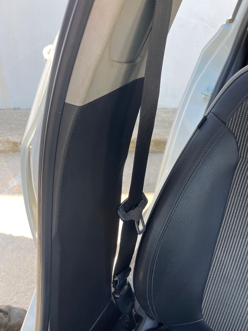Cinturon seguridad delantero derecho