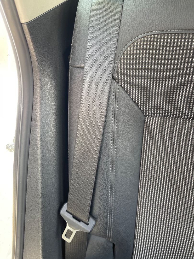 Cinturon seguridad trasero derecho
