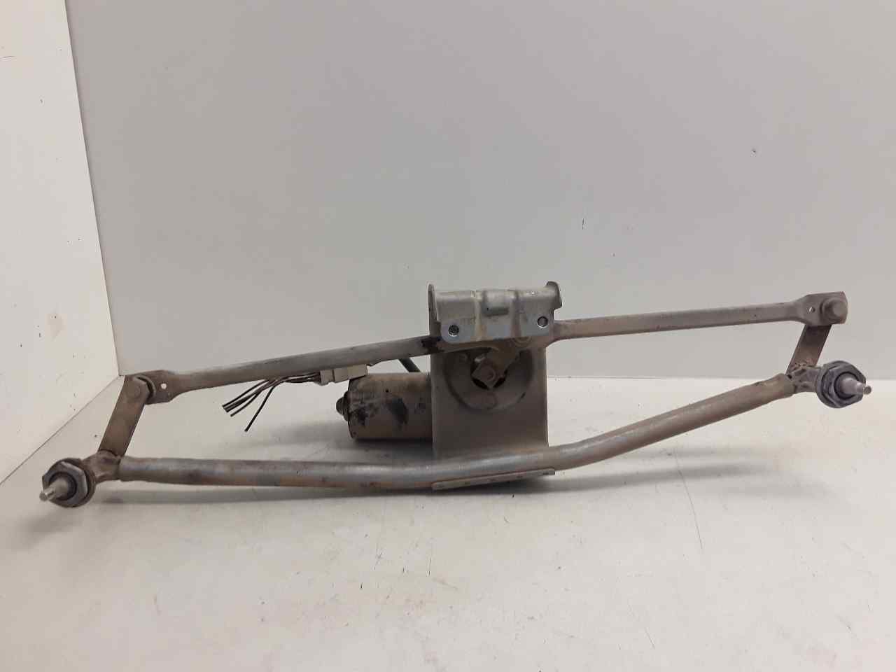 Motor limpia delantero
