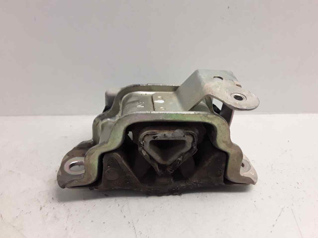 Soporte motor delantero