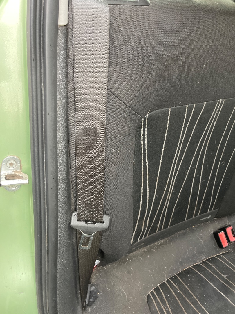 Cinturon seguridad trasero derecho
