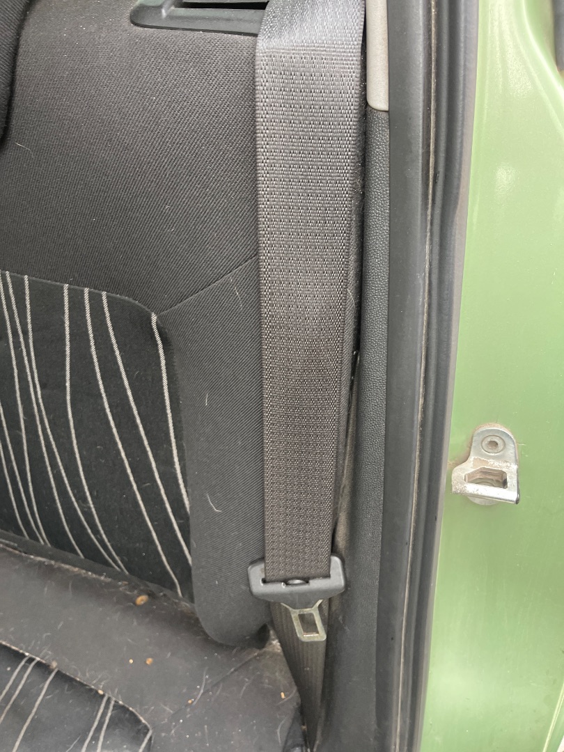 Cinturon seguridad trasero izquierdo