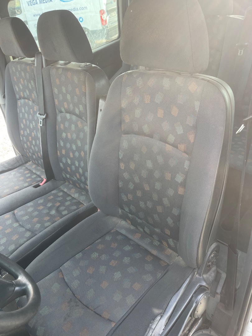 Asiento delantero izquierdo