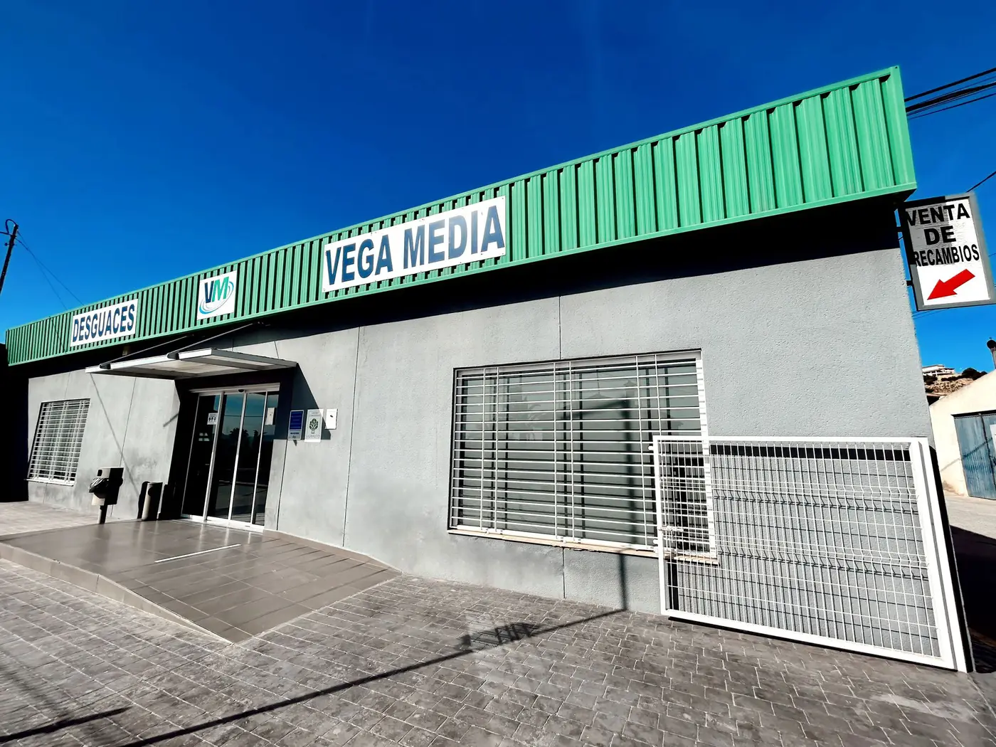 Fachada de Desguaces Vegamedia en Alguazas